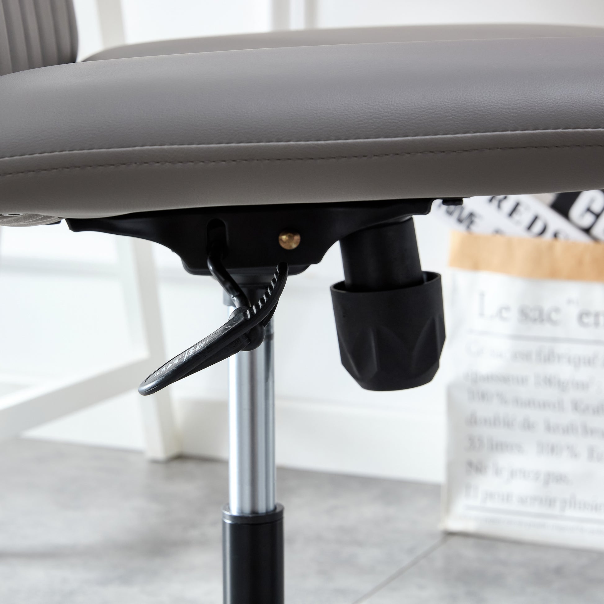 Height Adjustable 360 ° Swivel Cushioned PU Office Chair with Black Foot - Gray_14