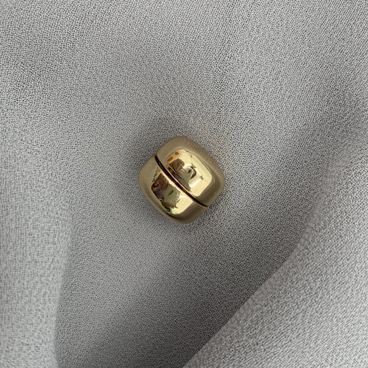 Malaysia Strong Scarf Buckle Macron Round Magnet