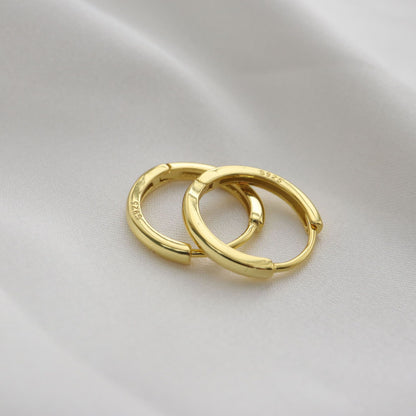Unisex earrings in various sizes