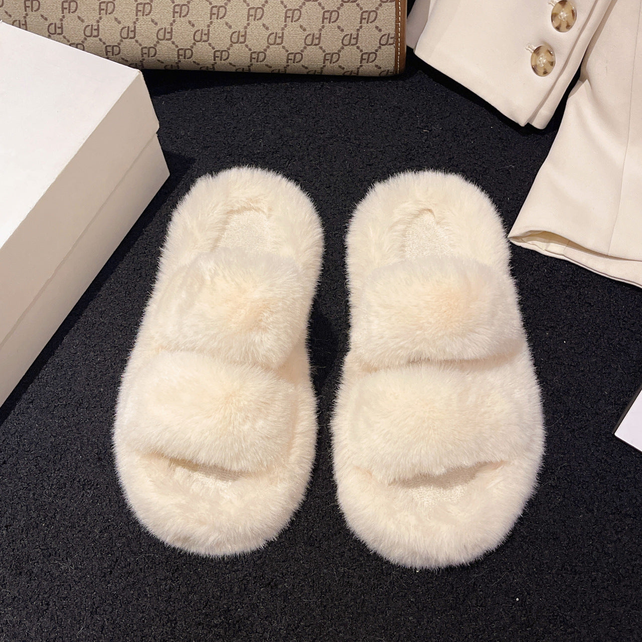 New style women's furry slippers for outdoor wear