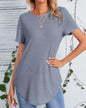 Single-breasted loose-fitting T-shirt with button-down back