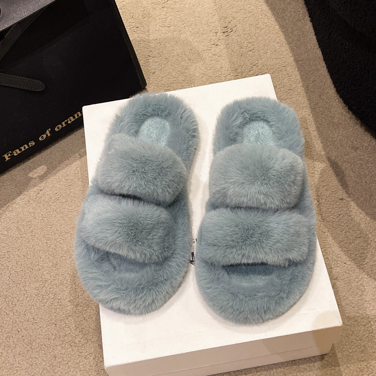 New style women's furry slippers for outdoor wear