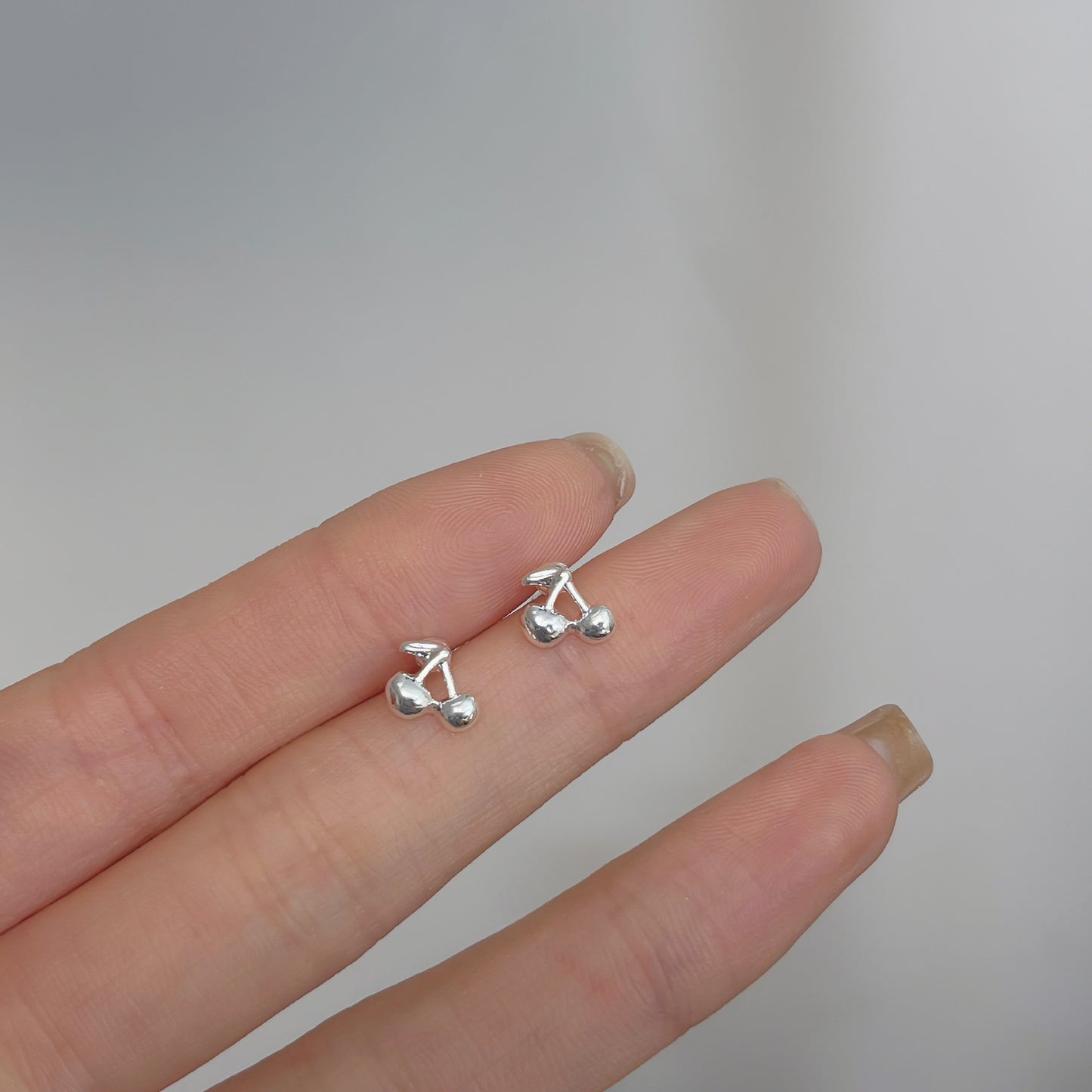 Female student's niche simple design earrings
