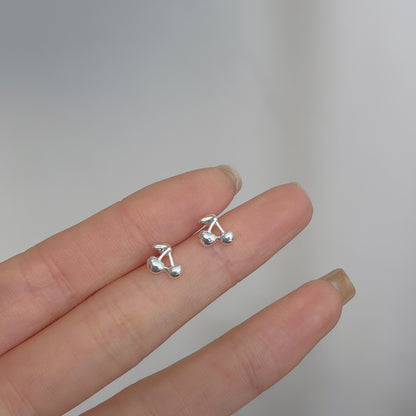 Female student's niche simple design earrings