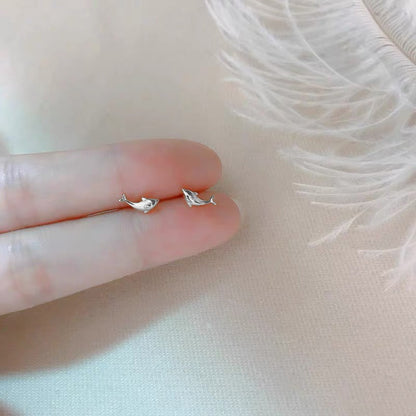 Female student's niche simple design earrings