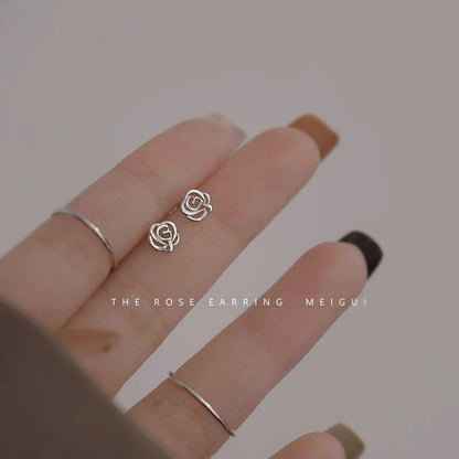 Female student's niche simple design earrings