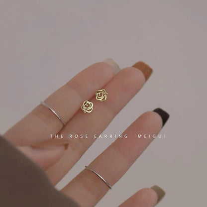 Female student's niche simple design earrings