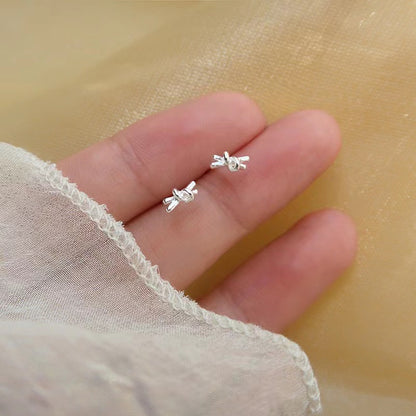 Female student's niche simple design earrings