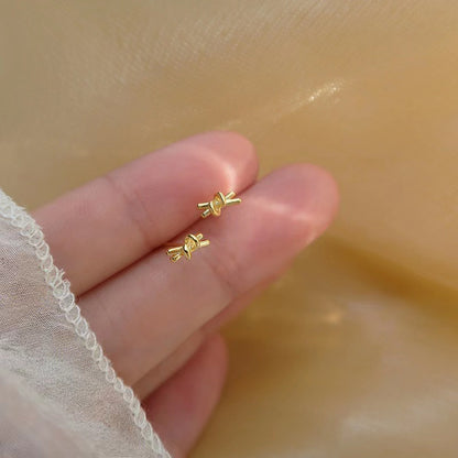 Female student's niche simple design earrings