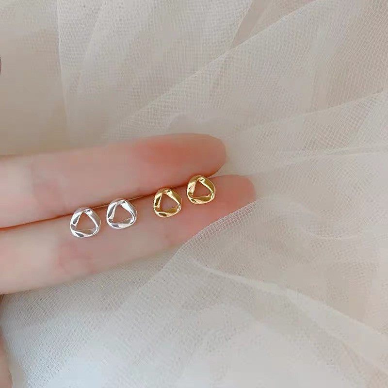 Female student's niche simple design earrings