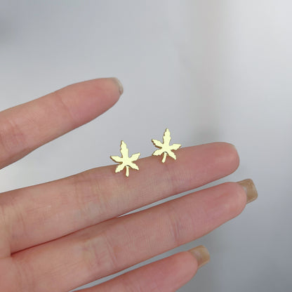 Female student's niche simple design earrings