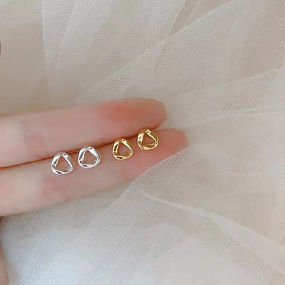 Female student's niche simple design earrings