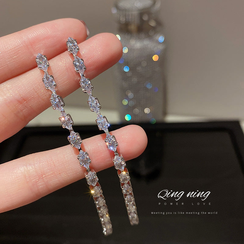 European and American popular diamond-encrusted metal long tassel earrings for women, high-end earrings with niche temperament
