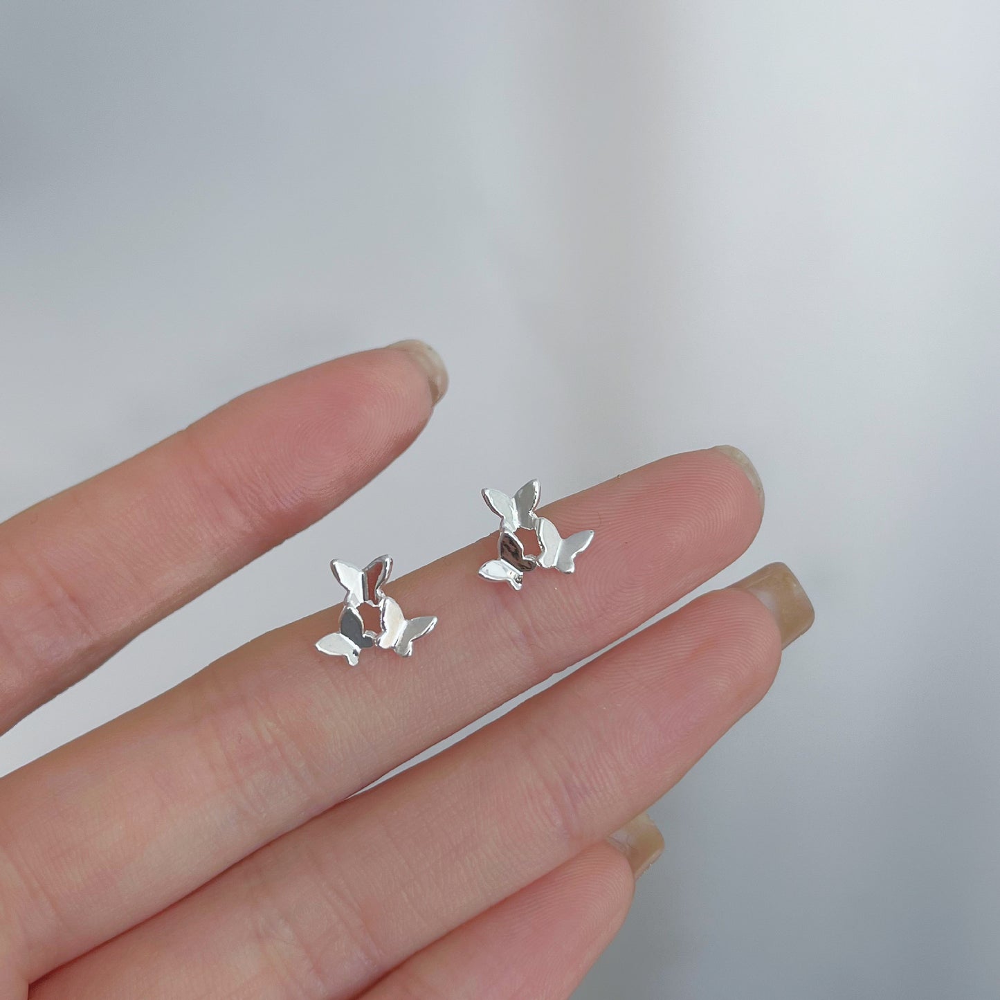 Female student's niche simple design earrings