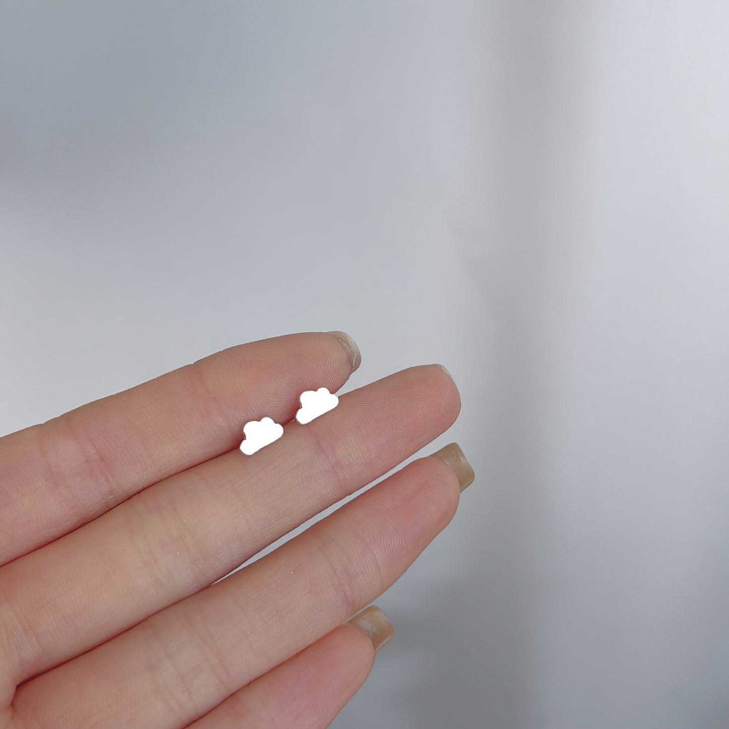 Female student's niche simple design earrings