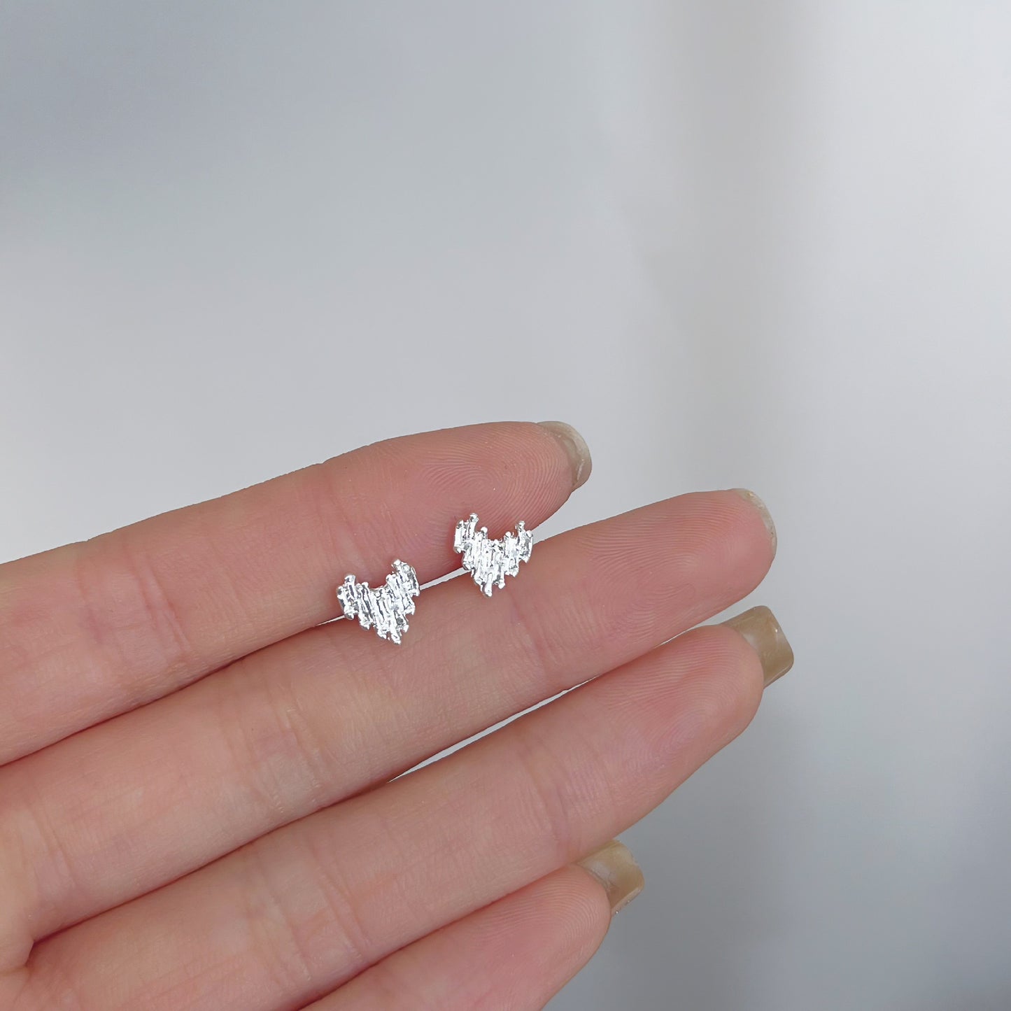 Female student's niche simple design earrings