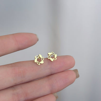 Female student's niche simple design earrings