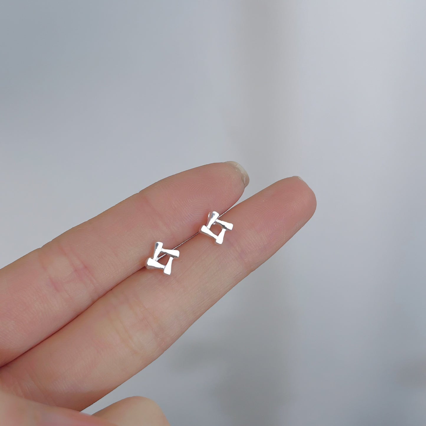 Female student's niche simple design earrings