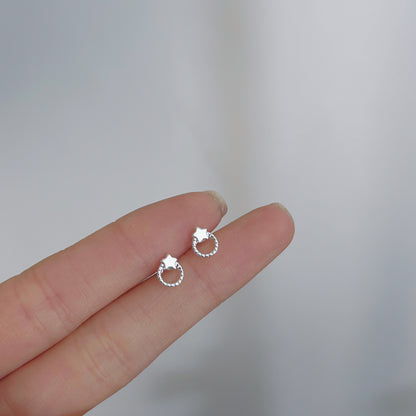 Female student's niche simple design earrings