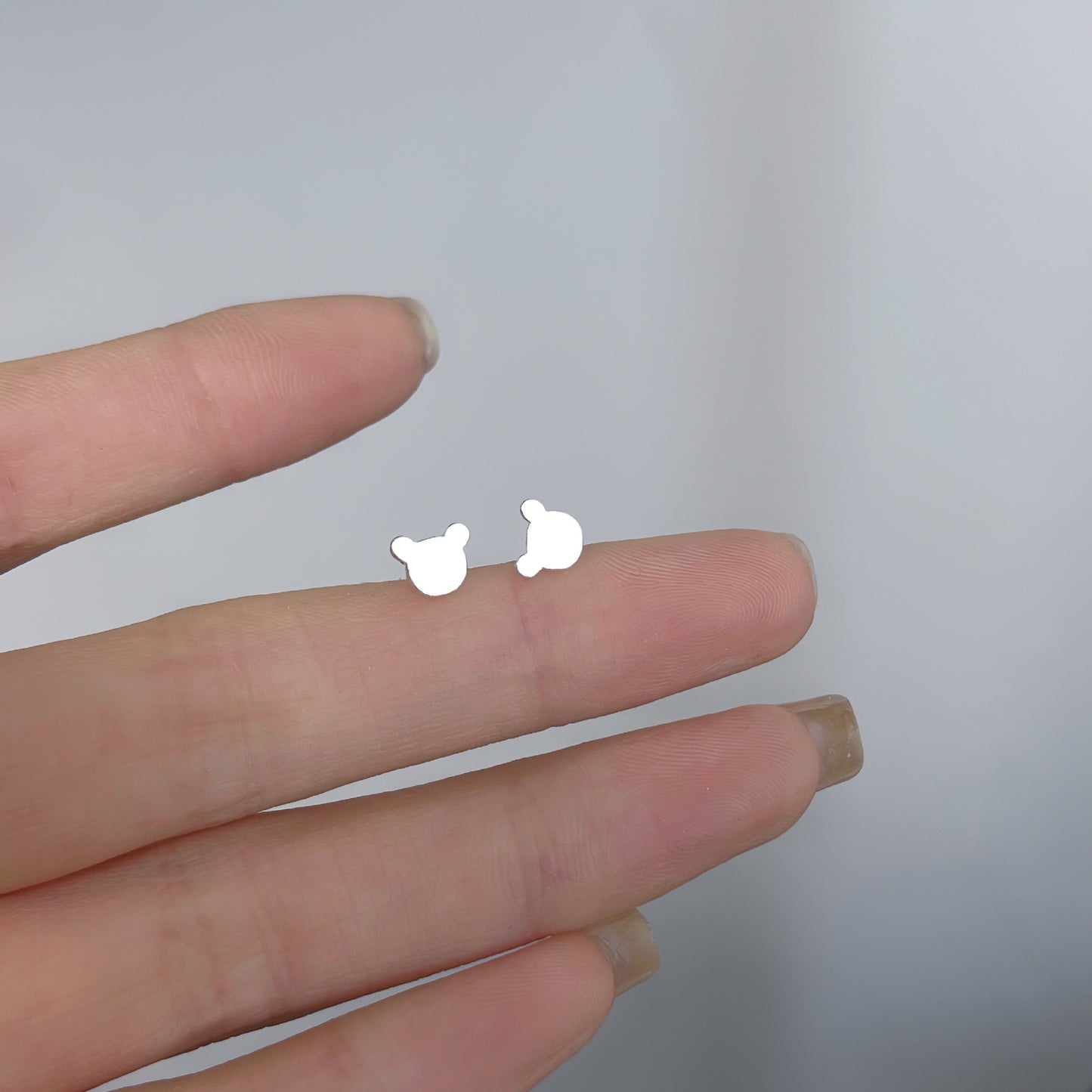 Female student's niche simple design earrings