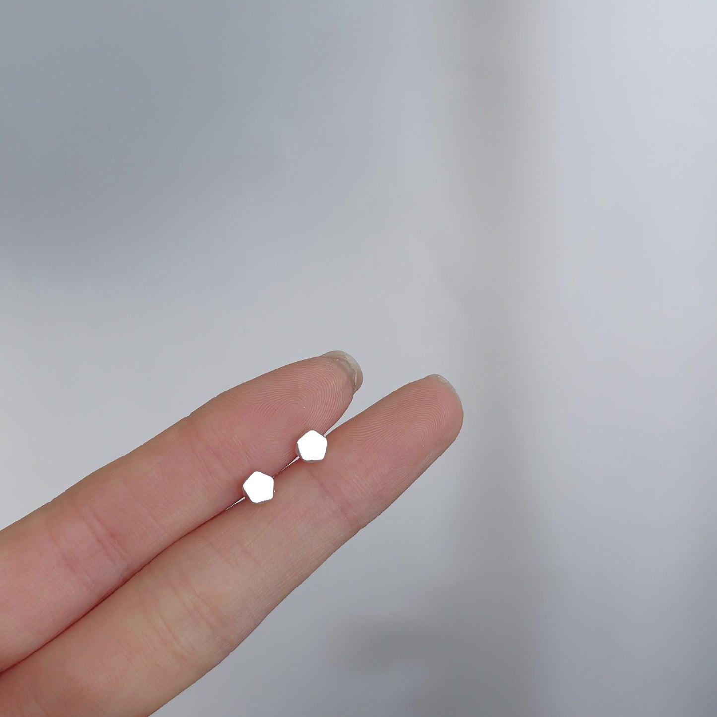 Female student's niche simple design earrings