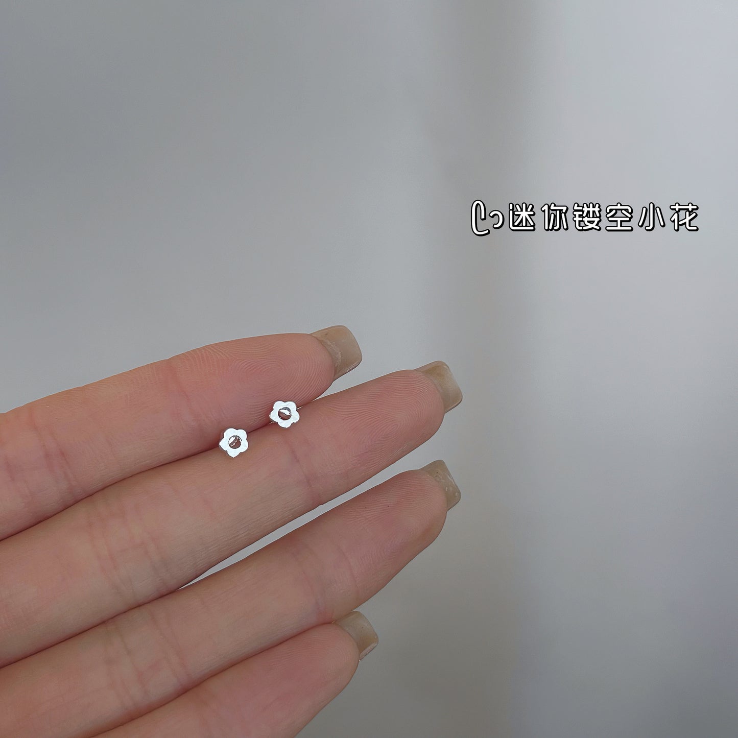 Female student's niche simple design earrings