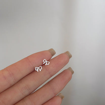 Female student's niche simple design earrings