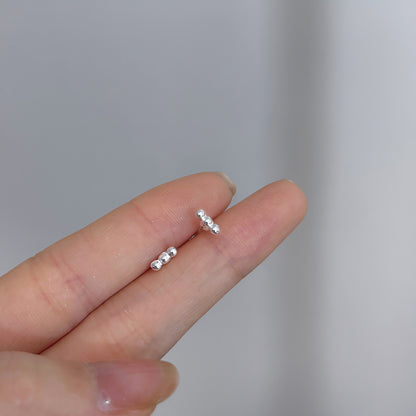 Female student's niche simple design earrings
