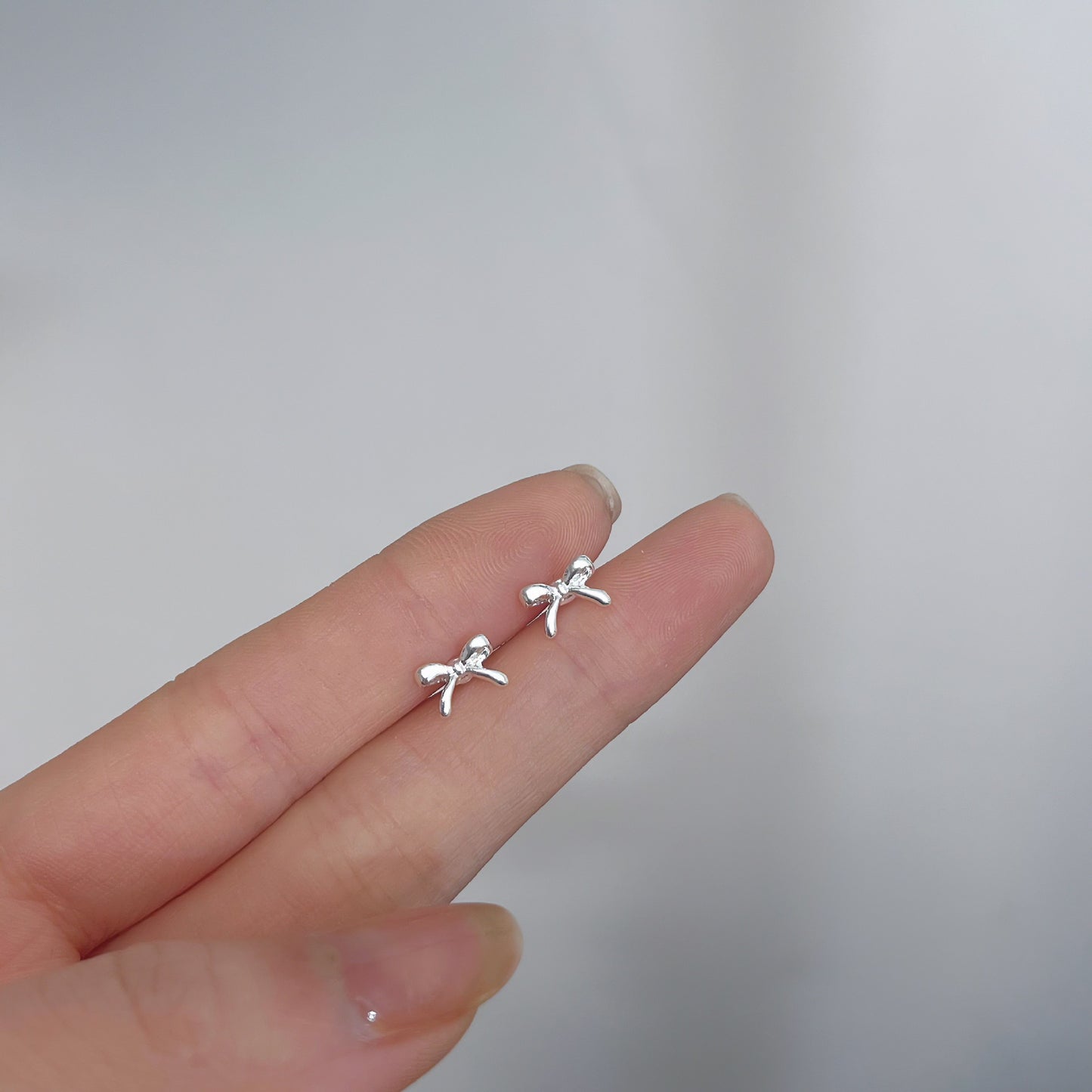 Female student's niche simple design earrings