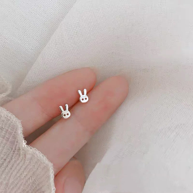 Female student's niche simple design earrings