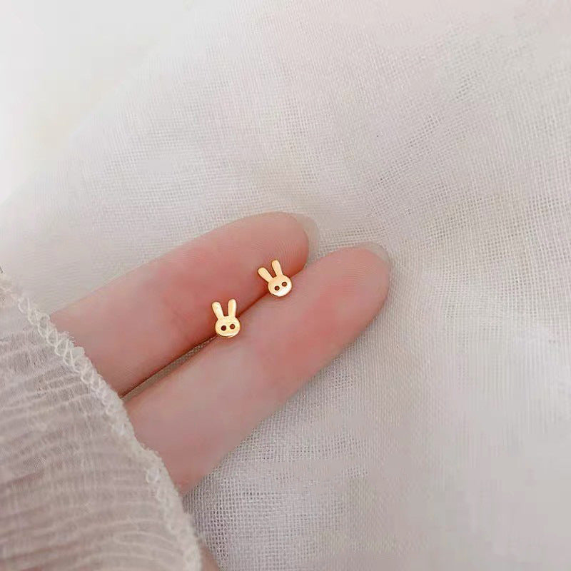 Female student's niche simple design earrings