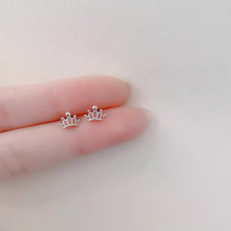Female student's niche simple design earrings