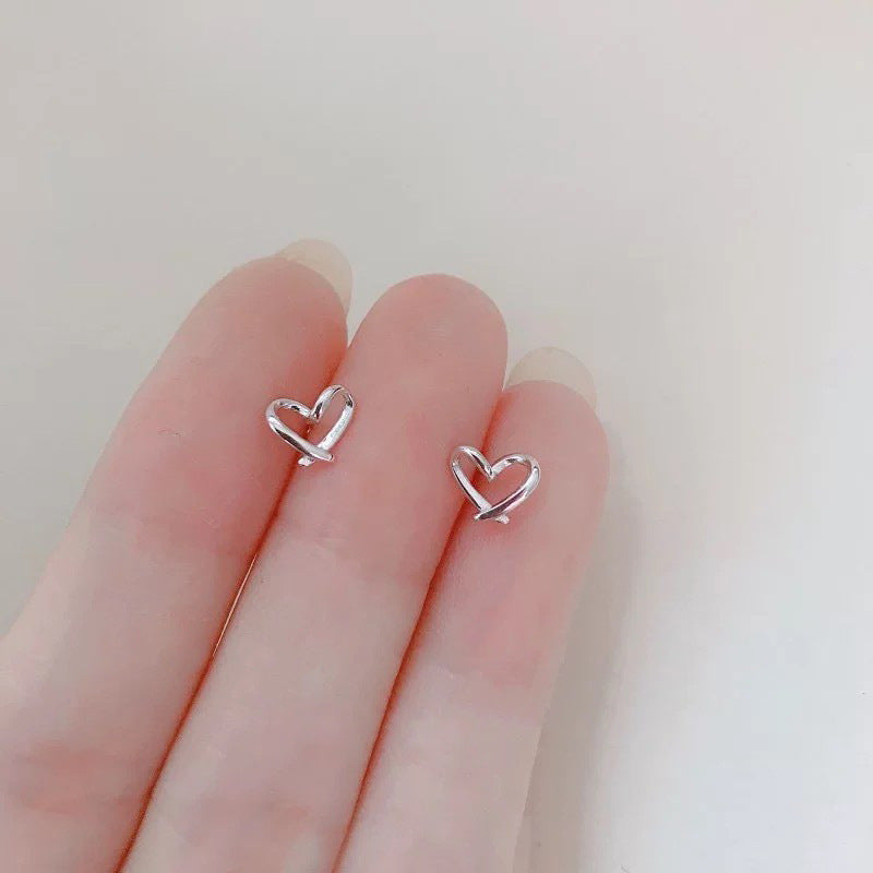 Female student's niche simple design earrings