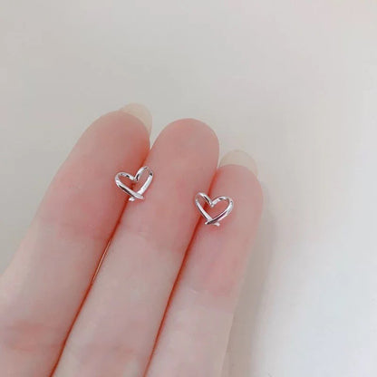 Female student's niche simple design earrings