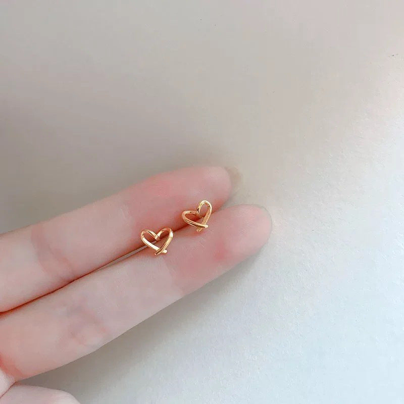 Female student's niche simple design earrings