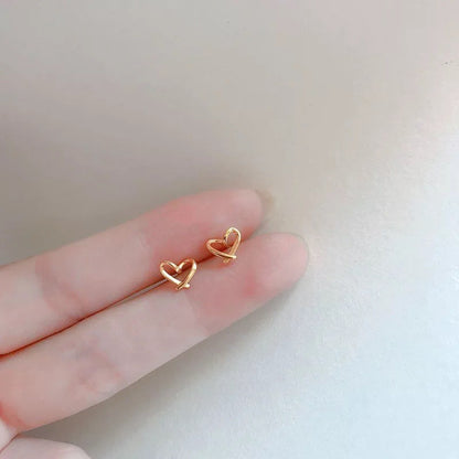Female student's niche simple design earrings