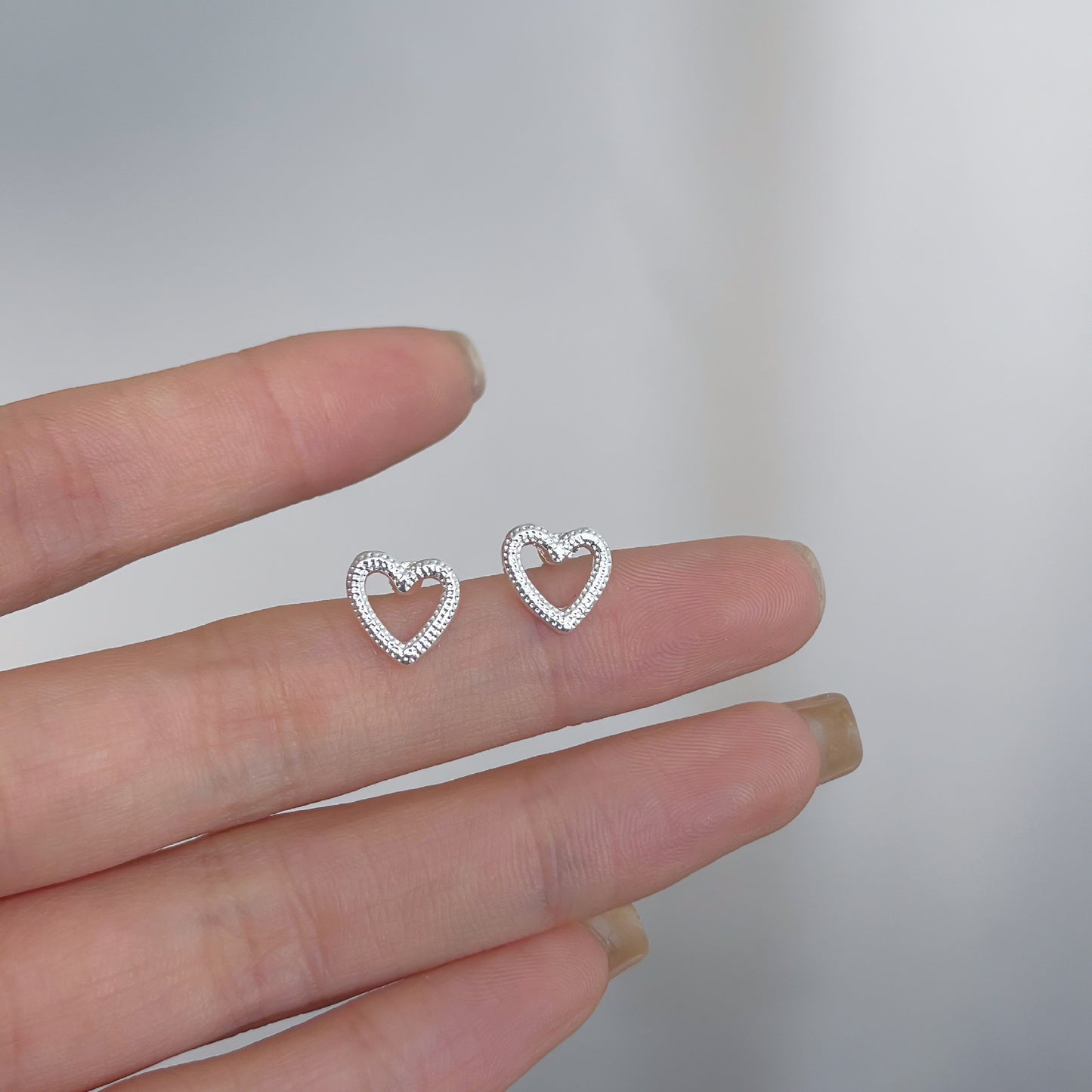 Female student's niche simple design earrings