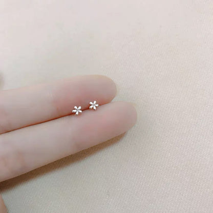 Female student's niche simple design earrings