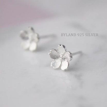 Female student's niche simple design earrings