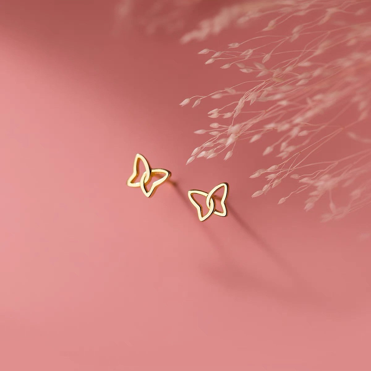 Female student's niche simple design earrings